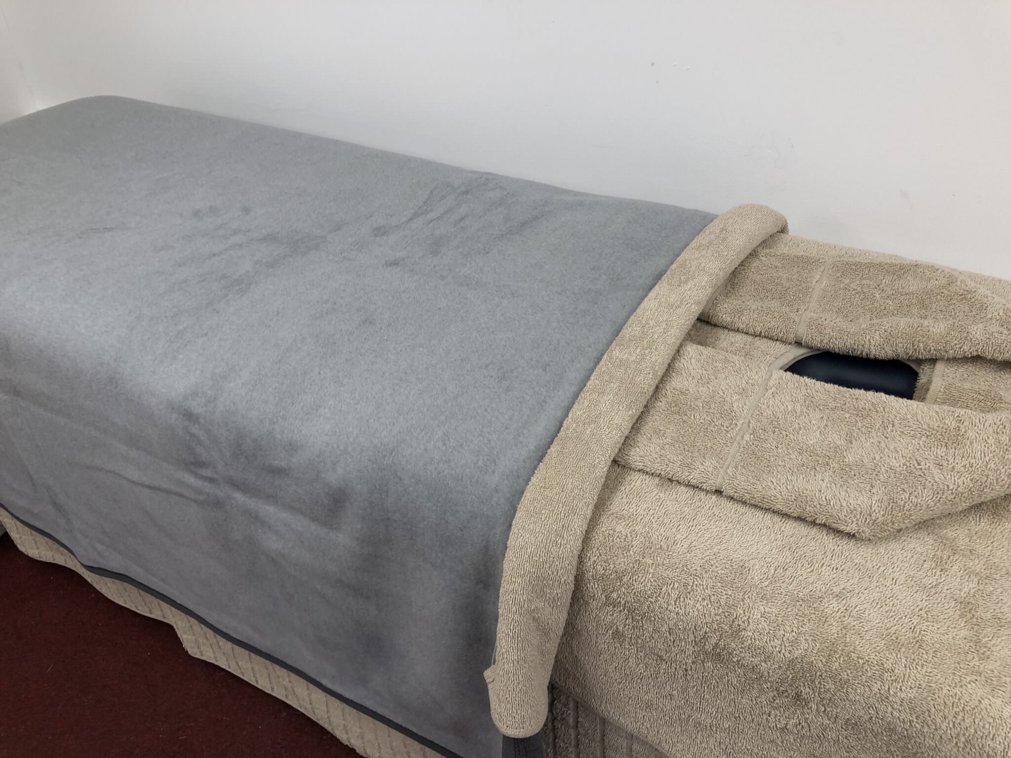 Acrylic Blanket 150 x 200cm (450gsm) Hartdean Ltd